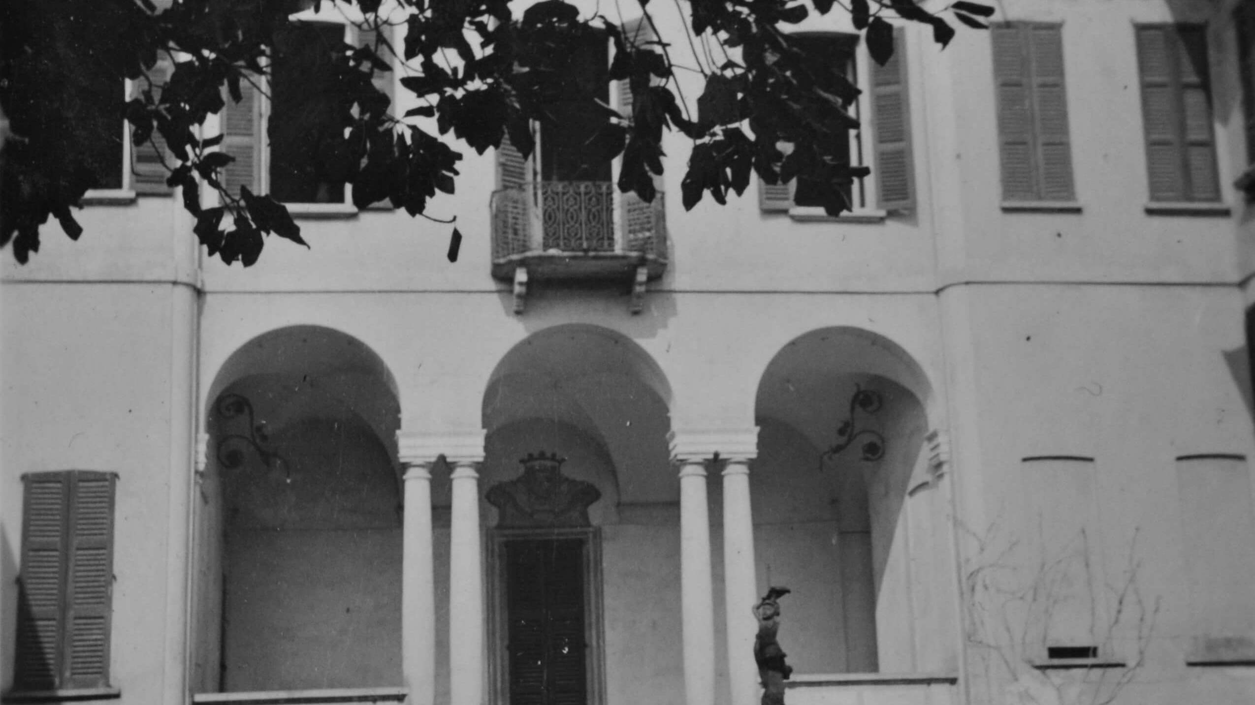 La facciata sud e il cortile (1941)